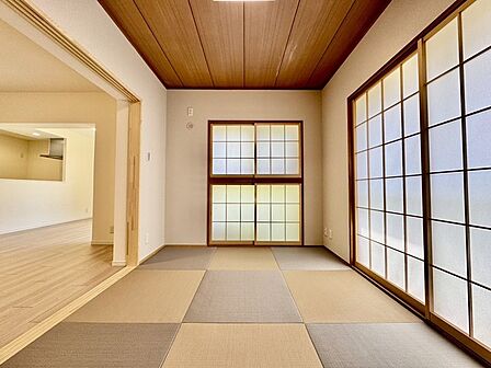 LDK+隣接和室、開放すれば計約22帖。おもてなしスペースにもどうぞ。