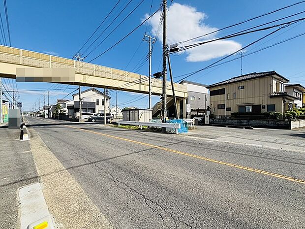 前面道路は歩道も整備され、小さなお子様にも安心です。 