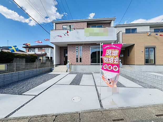 駐車場は2台まで駐車可能。マイカーの車幅もお確かめください。 