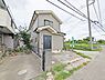 外観：幹線道路から1本入った現地は、想像以上に静かに感じられます。 