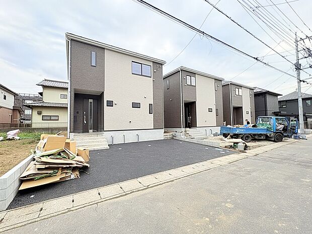 車通りの少ない閑静な住宅地、のびのびした子育てに適します。