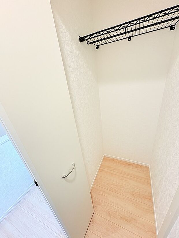 さっと物がしまえる共用部分の収納、新生活で大活躍するでしょう。