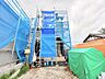 外観：幹線道路から1本入った現地は、想像以上に静かに感じられます。 