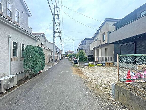 足場が外れて、スッキリした外観が見えてきました。