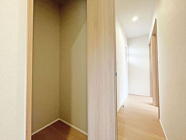全居室はもちろん、共用スペース収納もあり、すっきり片づけて広く使えます。