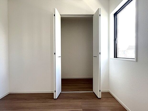 部屋ごとに設けた収納は、住みやすさへのこだわり。
