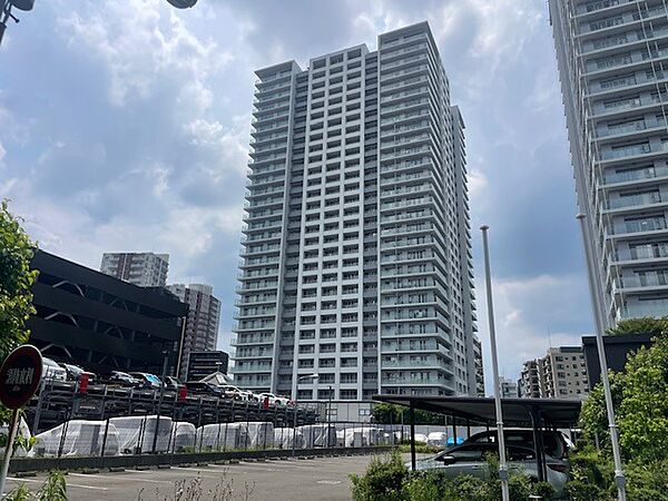 現在スケルトンからのフルリノベーション中ですが、ご見学可能です。