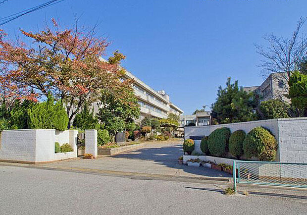 春日部市立豊野中学校(2310m)