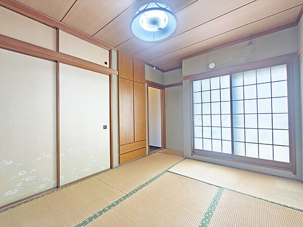たっぷりの陽光に包まれる明るい住まい。