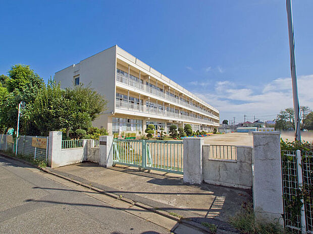 桶川市立桶川西小学校(960m)