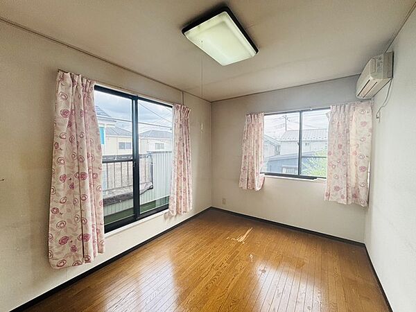 たっぷりの陽光と、心地よい風が舞い込みます。