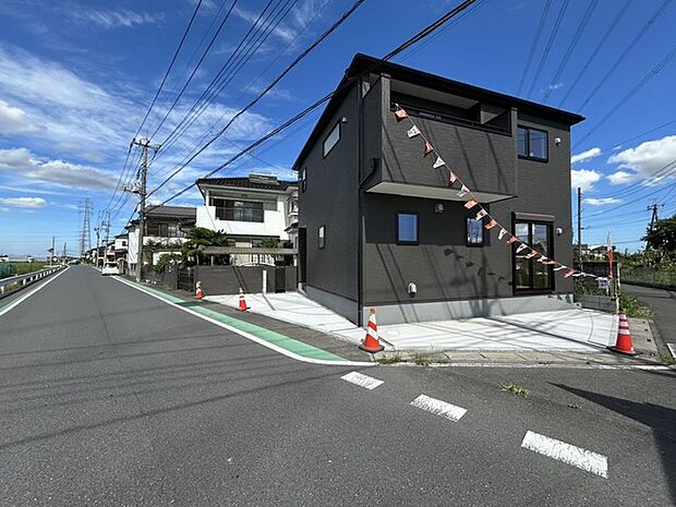車通りの少ない閑静な住宅地、のびのびした子育てに適します。