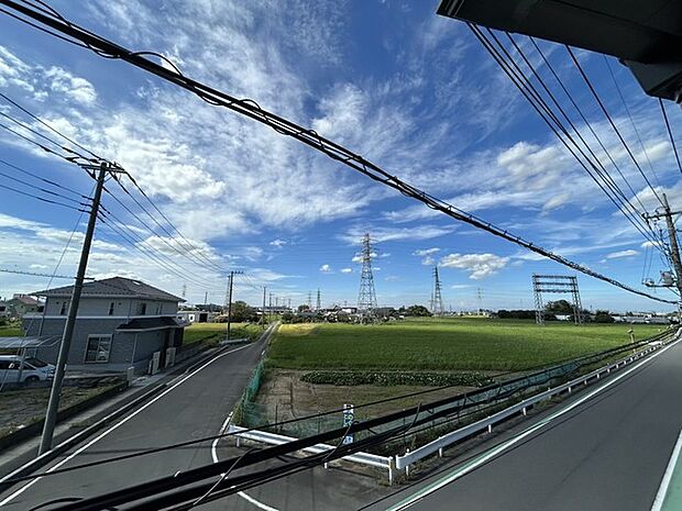車の通りも少ない閑静な住宅地。子育てにも、第二の人生にも。