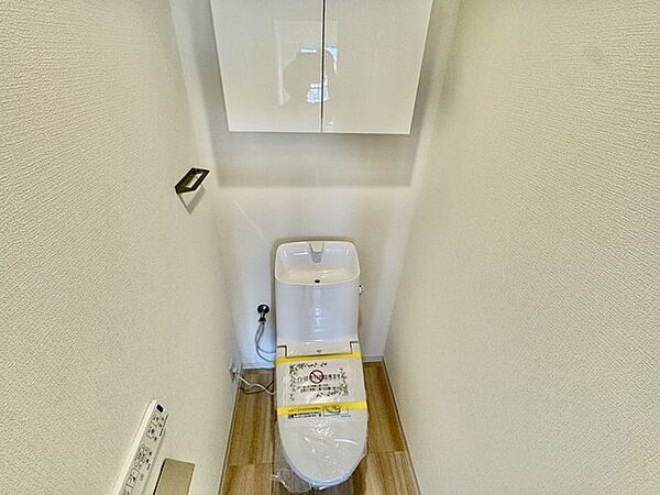 お掃除らくらく。便座脇の操作盤をなくした、リモコンタイプのお手洗い。