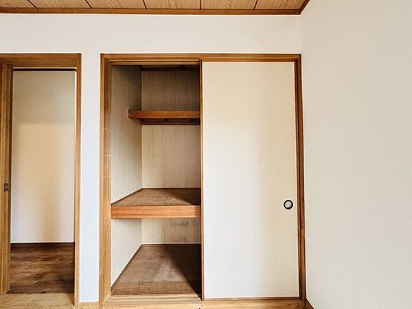 和室の収納は、やっぱり押入れがしっくりきます。