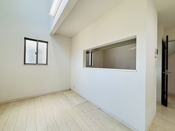 対面タイプなら、キッチン内にいながらご家族やお客様との会話が楽しめます。