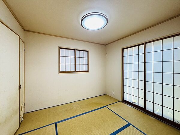 お子様にとっていいお昼寝空間になる和室は、ぜひリビングのお隣で。