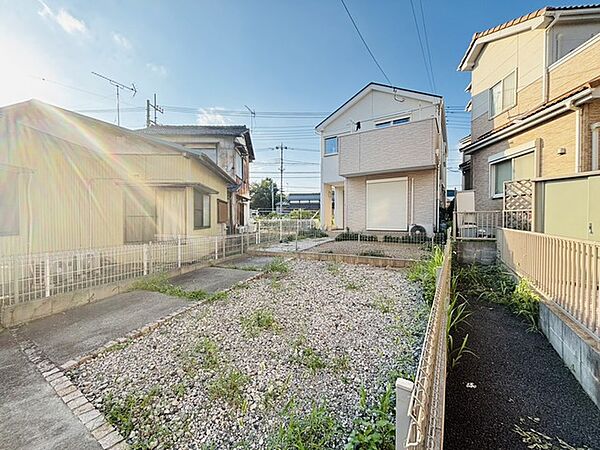 広々とした南庭は、太陽の下のリビングかもしれません。