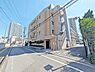 外観：前面道路を含む外観