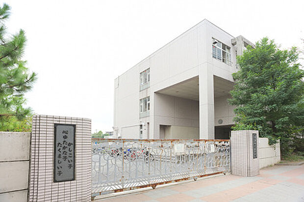 春日部市立粕壁小学校(900m)