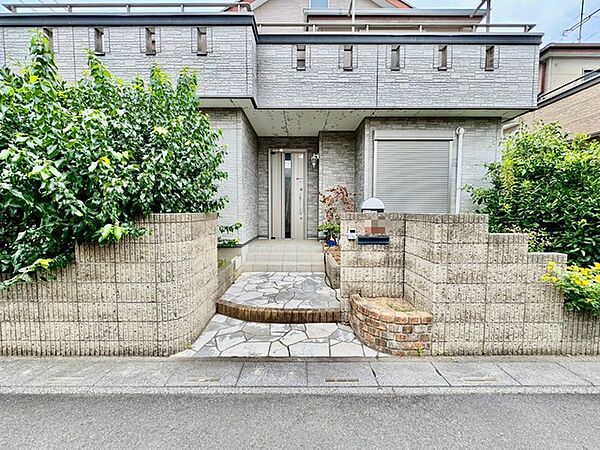 玄関は家の顔でもあります。広いと気持ちがいいですね！