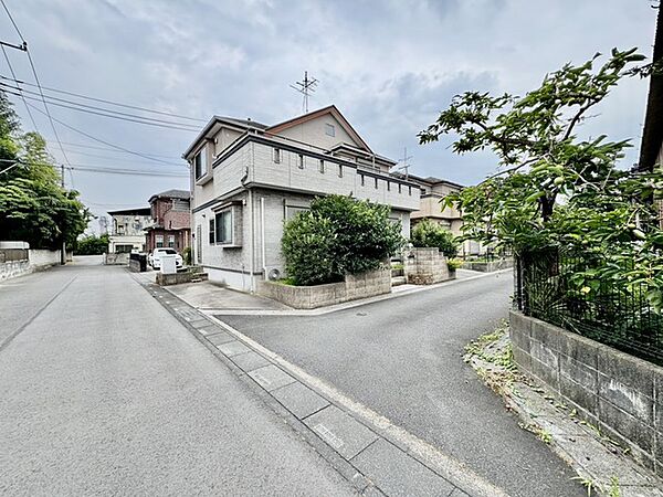 風通し・日当たりに優れる角地。開放感をお楽しみください。