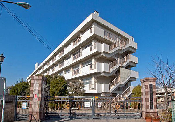 さいたま市立東浦和中学校（810m）