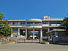 周辺：鴻巣市立赤見台中学校（800m）