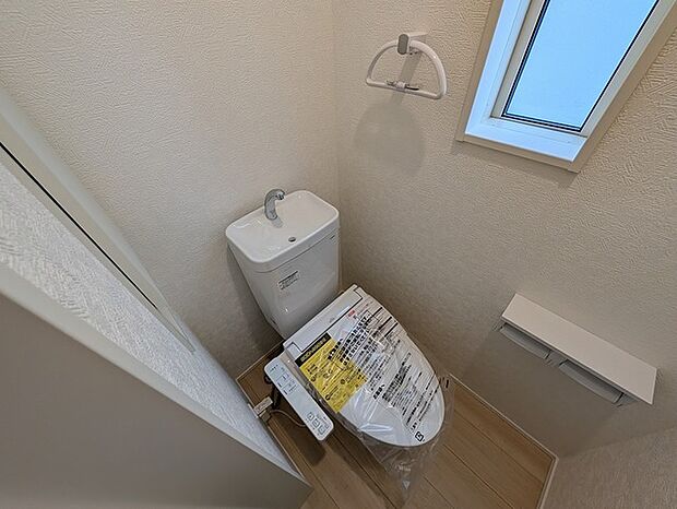 2Ｆ もちろんウォシュレット機能付き。憩いの場としてひそかに注目度の高いお手洗いにもご注目ください。 