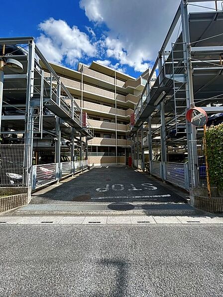 駐車場。