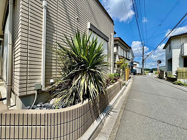 ベッドタウンにスタンダードなサイズのお庭付き。