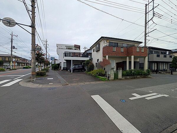 角地につき、開放感に恵まれる住居がここに。