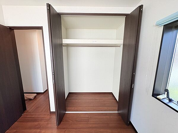 たっぷりの収納スペースで快適に暮らせそう。