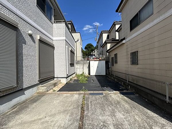 小さなお庭はメンテナンスが楽でちょうど良いかも知れませんね。