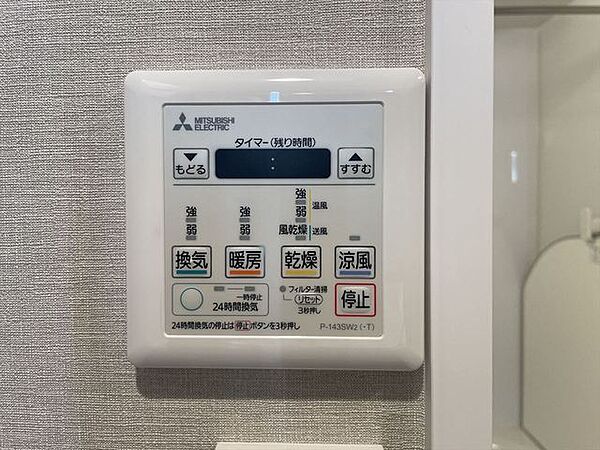 空気もこもらず、いつもクリーンな浴室乾燥機付。