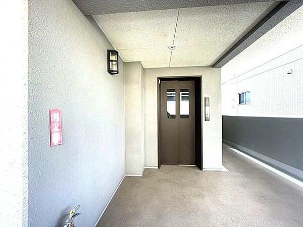 エレベーター1基