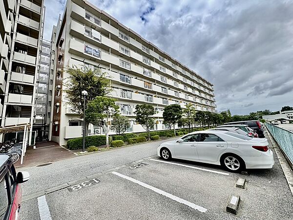 車通りの少ない閑静な住宅地、のびのびした子育てに適します。