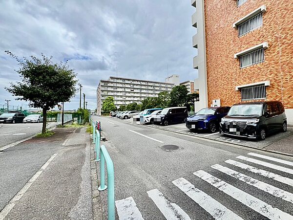 マンション敷地内の駐車スペース
