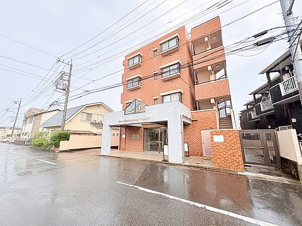 ＪＲ宇都宮線「東大宮」駅東口徒歩3分、提携駐車場もあります。エステート白馬東大宮店までお気軽にお問い合わせください。