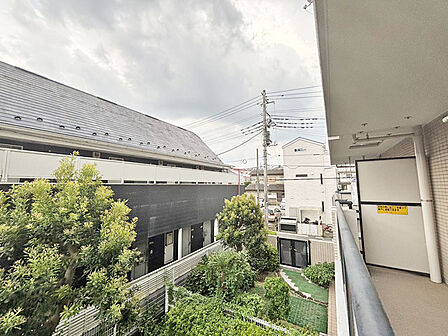 あたりの建物はほぼ住宅で、静かな環境です。