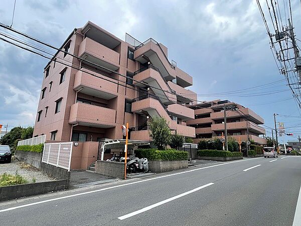 同じグレードで建てられた最寄りの完成物件を、参考にご覧になれます。