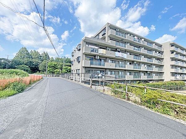 ＪＲ宇都宮線「東大宮」駅東口徒歩3分、提携駐車場もあります。エステート白馬東大宮店までお気軽にお問い合わせください。