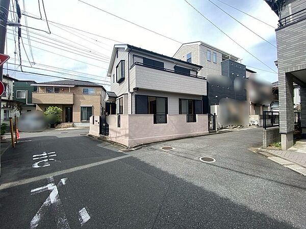 車通りの少ない閑静な住宅地、のびのびした子育てに適します。