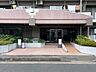 エントランス：管理人さんがメンテナンスしてくれるエントランス。スロープもあります。 