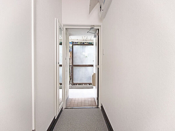 靴がしっかり収まるから、散らかりがちな玄関もスッキリ。