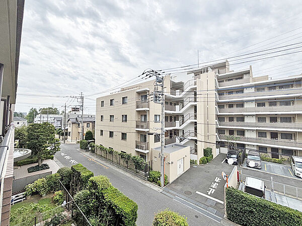車の通りも少ない閑静な住宅地。子育てにも、第二の人生にも。