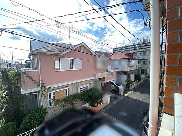 車の通りも少ない閑静な住宅地。子育てにも、第二の人生にも。