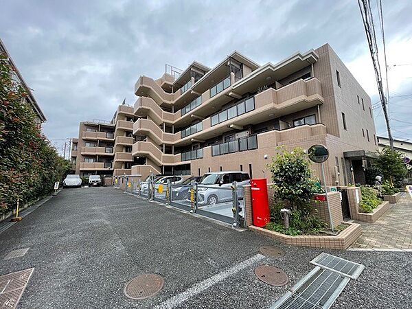 閑静な住宅地に建つマンション。穏やかな新生活が待ってます。
