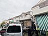 外観：閑静な住宅地で、小さなお子様がいるご家族にも安心。 