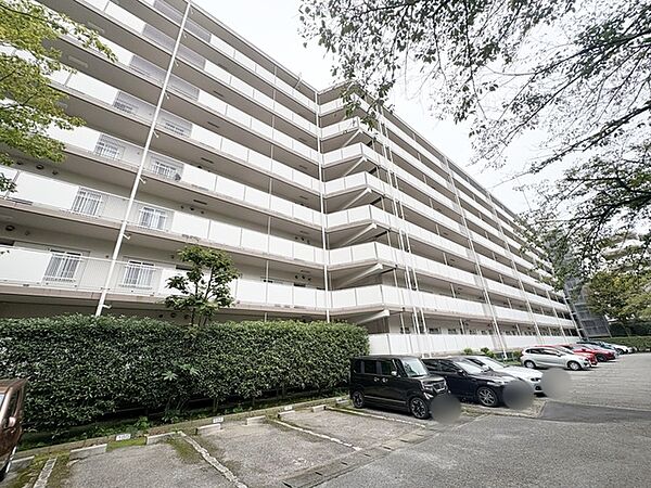 幹線道路から1本入った現地は、想像以上に静かに感じられます。